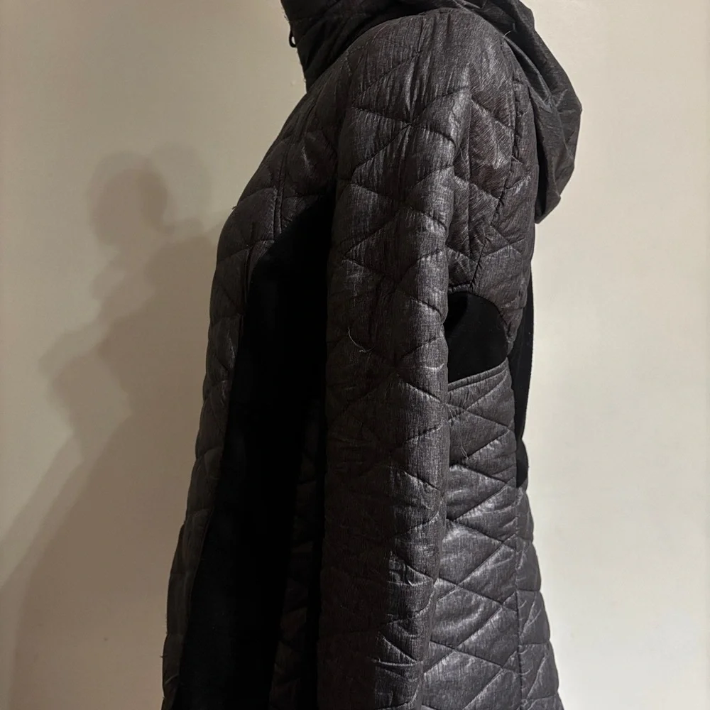 Guess Women’s Gray & Black Quilted Puffer Light Jacket Sz Large Hooded Full Zip